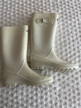 Women's Cream Rain Boots with Buckle - Unbranded